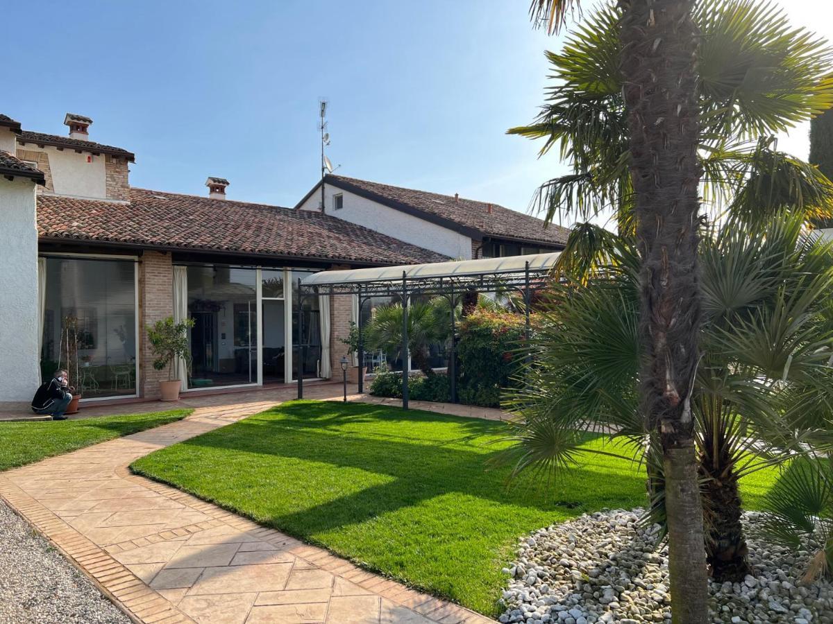 B&B Corte Delle Rose Castiglione Delle Stiviere Exteriör bild