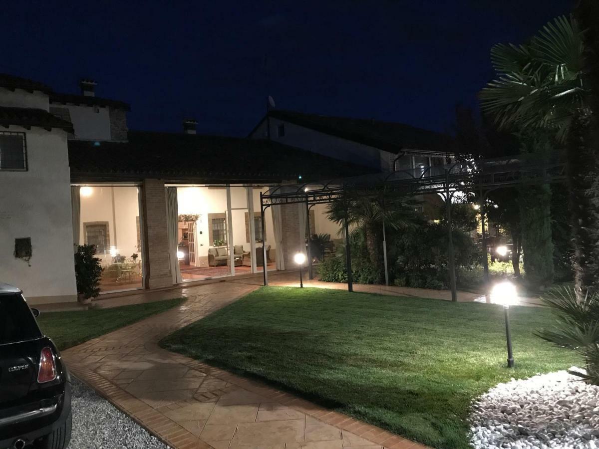 B&B Corte Delle Rose Castiglione Delle Stiviere Exteriör bild